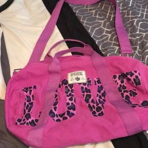 🌲🌲Overnight VS Pink purple cheetah bag